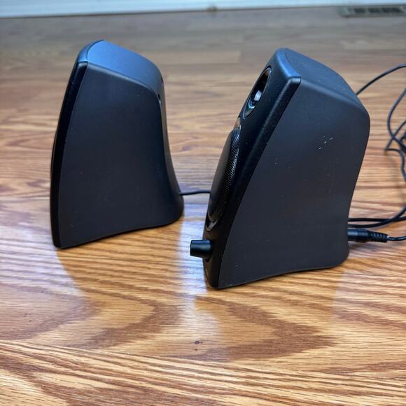 Logitech Z130 Stereo Speakers - Picture 4 of 9